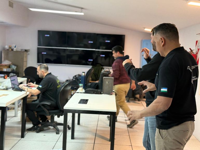 Más de 100 agentes serán capacitados en análisis de información, minería de datos, inteligencia artificial aplicada a la lectura de información, en la atención de la llamada, análisis del delito y migración de la base de datos.