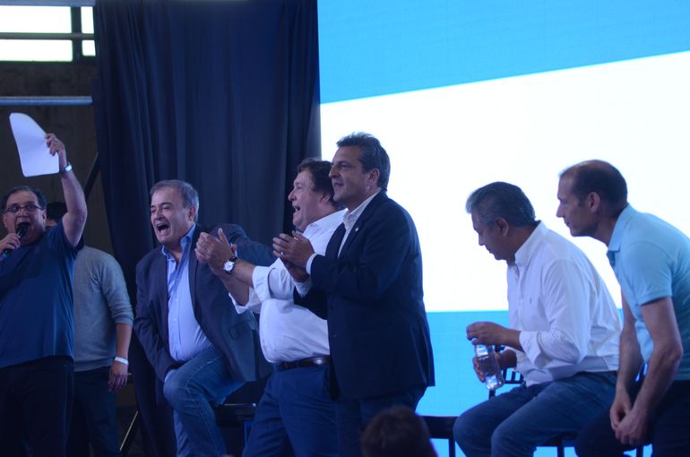 Sergio Massa recibió apoyo de los gobernadores electos de Río Negro y Neuquén días antes del balotaje.