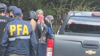 desalojo en villa mascardi: procesan a cuatro de las mujeres mapuches