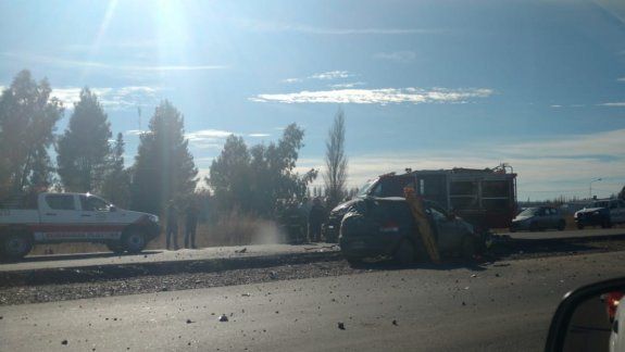 Un hombre murió en un choque contra un camión en la Ruta 22