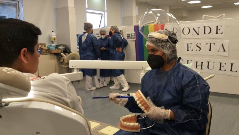 Pacientes del colectivo LGBTIQ+ recibieron atención odontológica en la UNRN