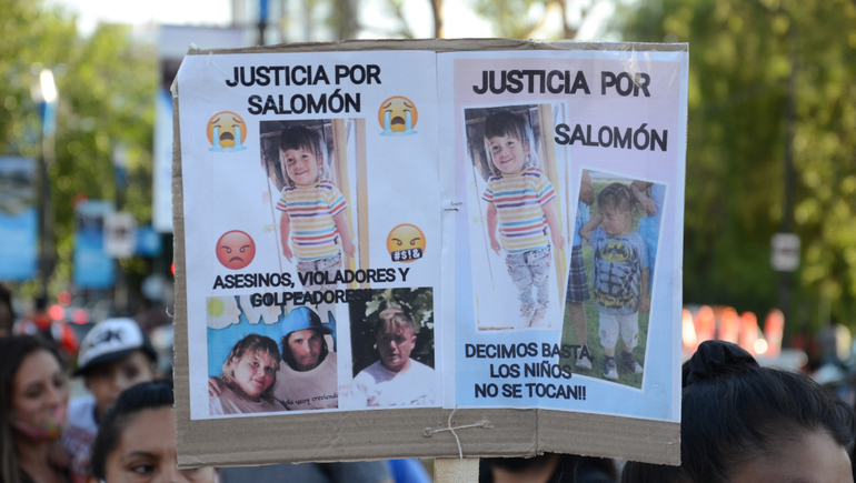 Marcharon por el nene asesinado en Neuquén y apuntaron a la madre
