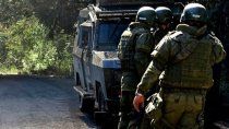 chile: atacan a tiros a policias y a trabajadores