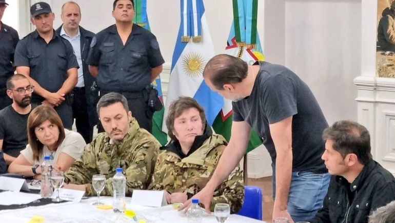 Javier Milei y cuatro ministros llegaron a Bahía Blanca para monitorear la situación