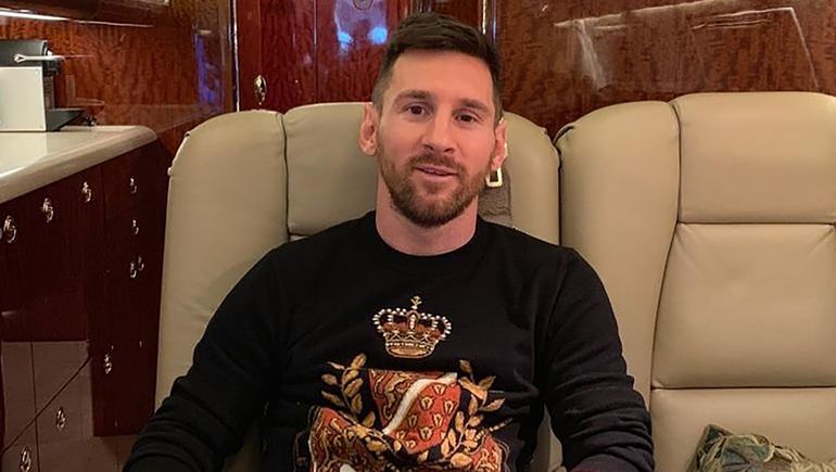 Lionel Messi en su avión privado.