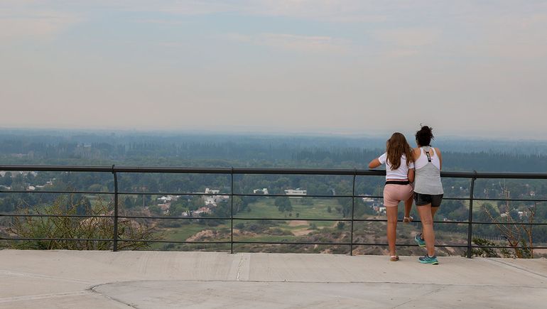 El humo es visible en varias localidades del Alto Valle.