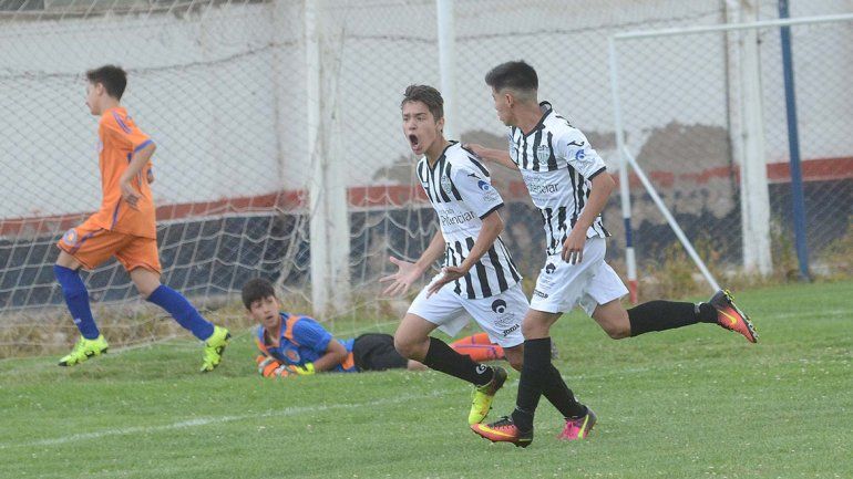 La Liga Confluencia estará sin partidos oficiales más de dos meses.