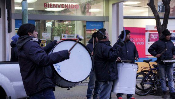 Una bomba de estruendo le hizo mal  y le pagarán $1 millón