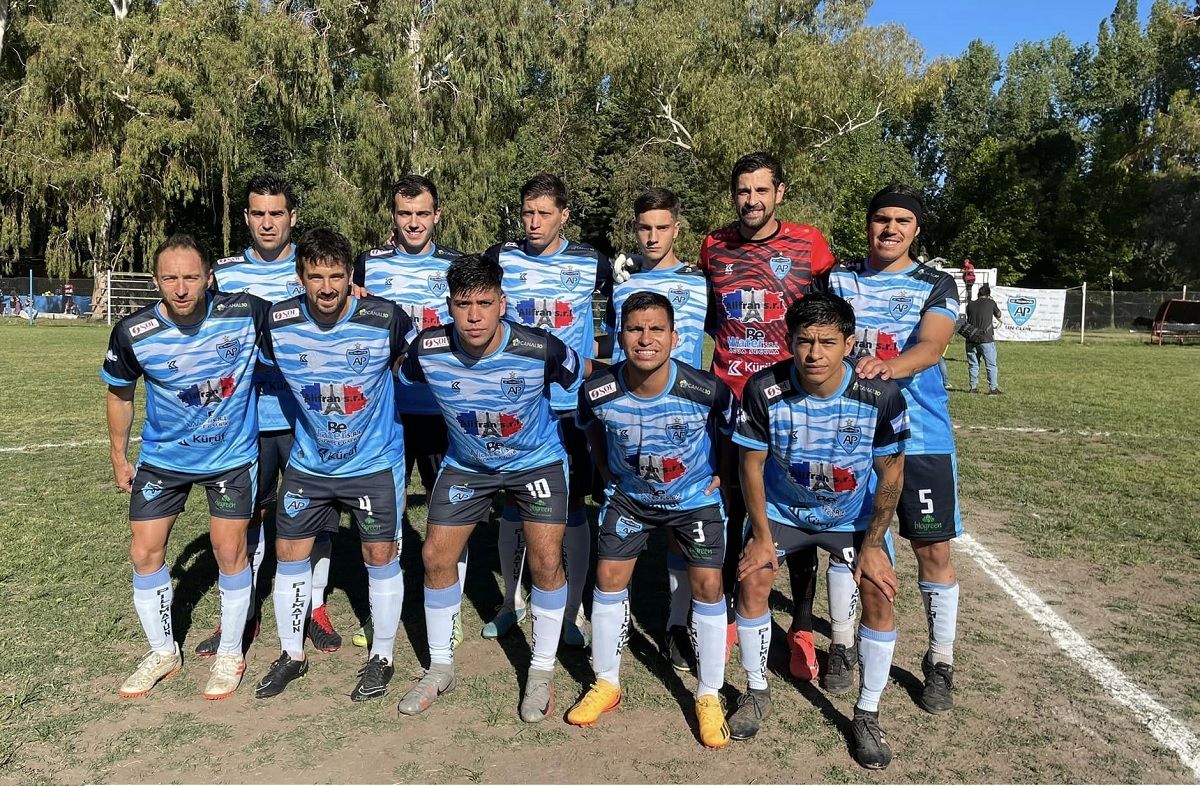 La formación de Pillmatún frente a Catriel el último fin de semana. Foto: gentileza Pillmatún