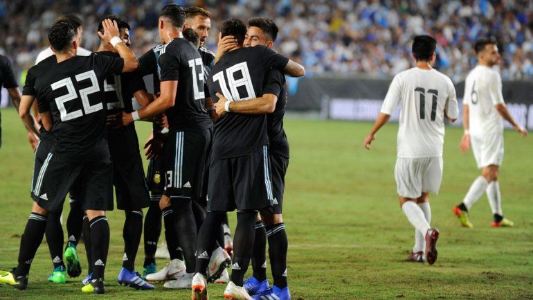 En el debut de Scaloni, la renovada Selección argentina goleó 3-0 a Guatemala