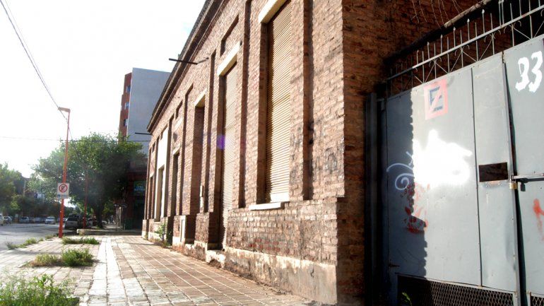 Se deben adoptar prontas medidas para salvaguardar las viejas y nobles paredes del legendario Diente de Oro.