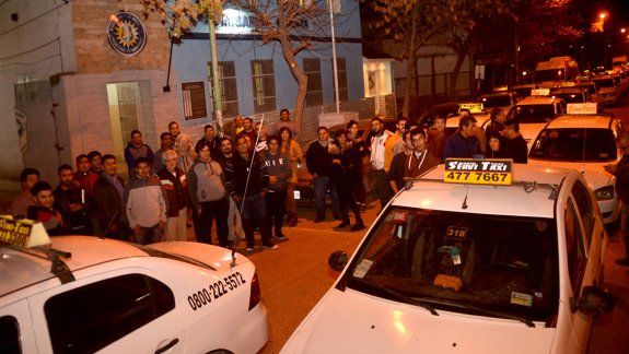 Controlan los taxis para evitar nuevos asaltos