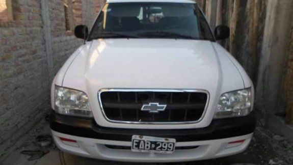 Dejó la camioneta en el taller mecánico y se la robaron  