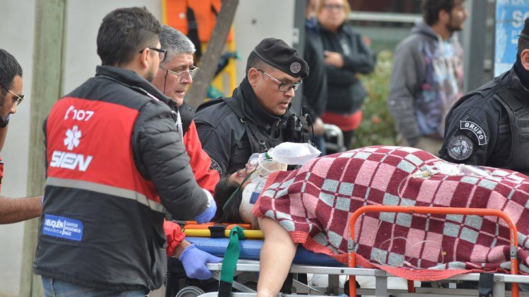 Las impactantes fotos del dramático rescate en Neuquén