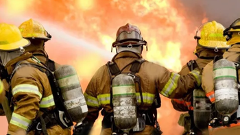Bomberos apagaron el incendio que había provocado un joven en la propiedad de la madre. 