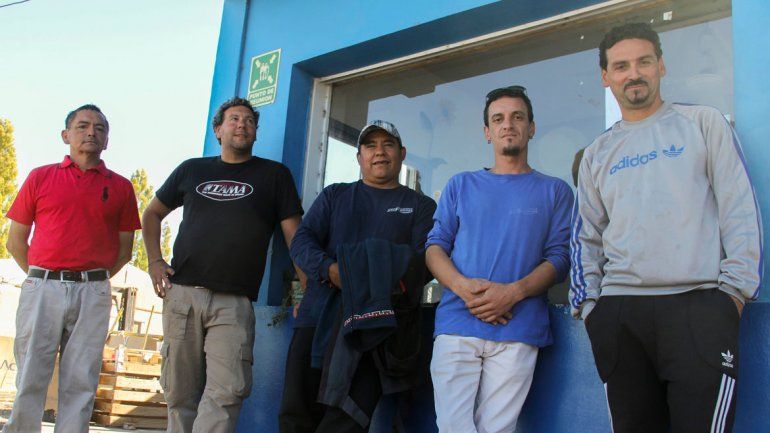 Los trabajadores seguirán de guardia en la embotelladora.