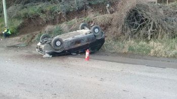 compro un auto con sus ahorros y termino volcando en plena avenida