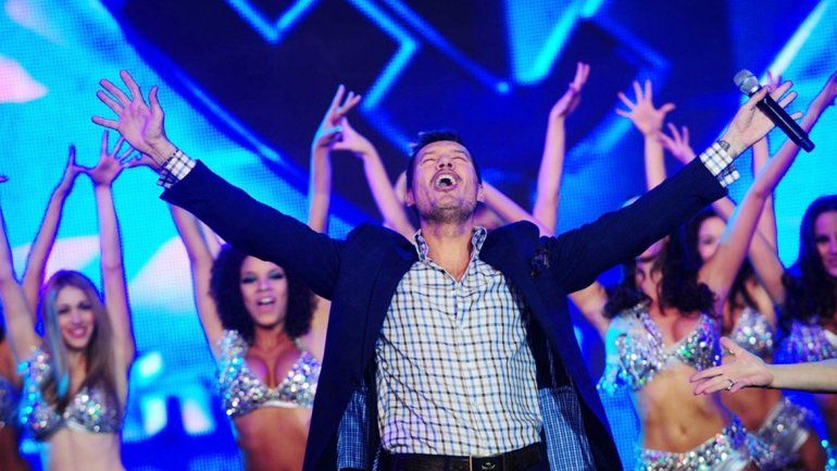 La compañía de danza aérea Élevé llega a Showmatch.