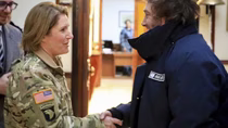 Javier Milei recibió a la general de Estados Unidos en su viaje relampago al sur.&nbsp;