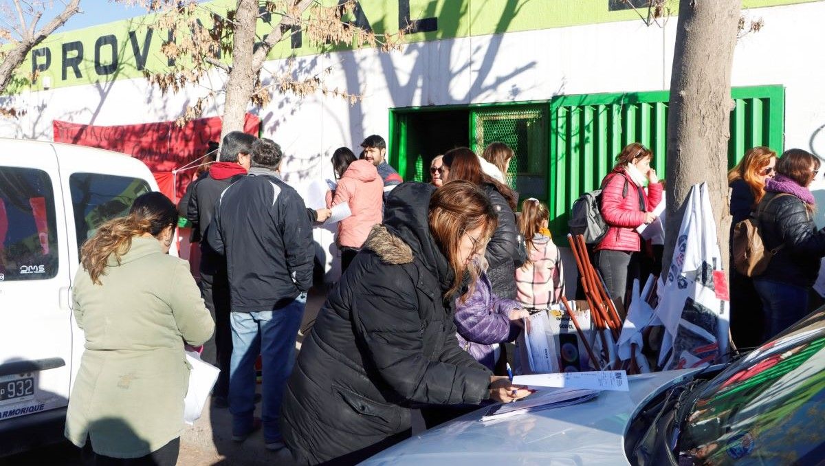 La Unter informó que más de 400 docentes presentaron este miércoles el reclamo contra los descuentos salariales por haber participaron en medidas de fuerza.&nbsp;