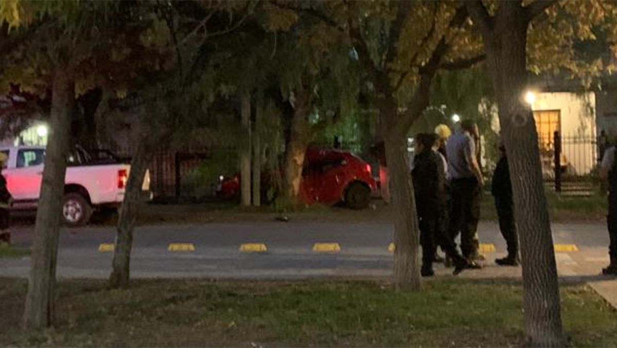 Jueves Santo trágico: un joven murió tras un violento accidente en Roca