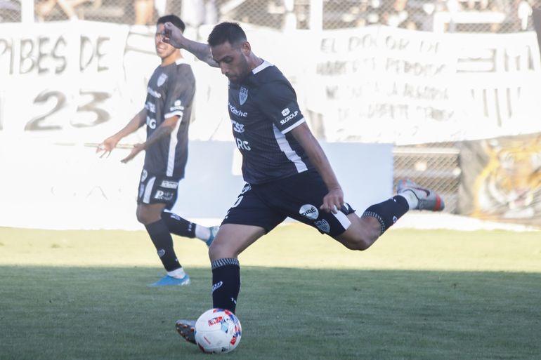 Cipolletti empató sin goles ante Ciudad Bolívar
