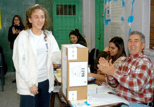 Adolescentes cipoleños eligieron por primera vez