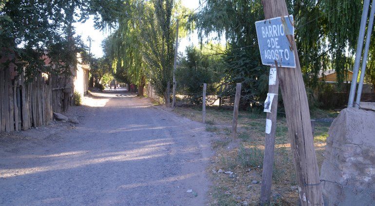 Toma 2 de Agosto: poca agua potable y calles muy rotas