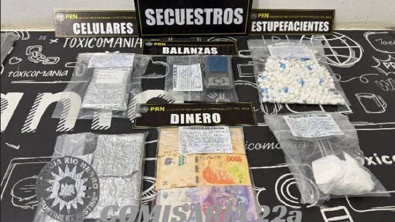 Durante el allanamiento se procedió al secuestro de estupefacientes, una moto robada en Neuquén y un cartucho de un arma calibre 22.&nbsp;