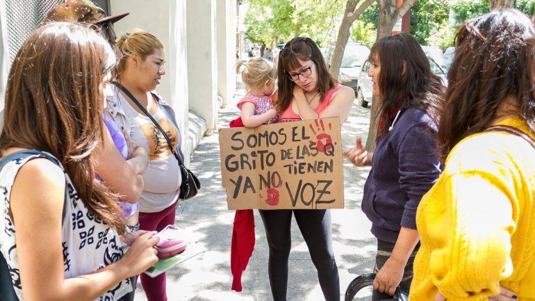 Los reclamos para que Luis Gandini cumpla la condena son permanentes.