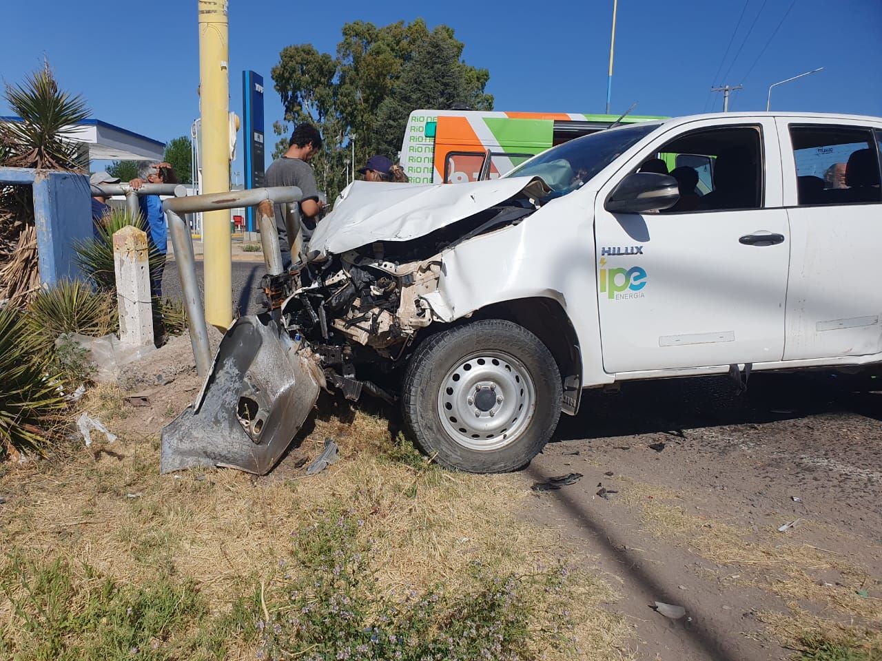 Violento choque en la Ruta 22 dejó varios heridos