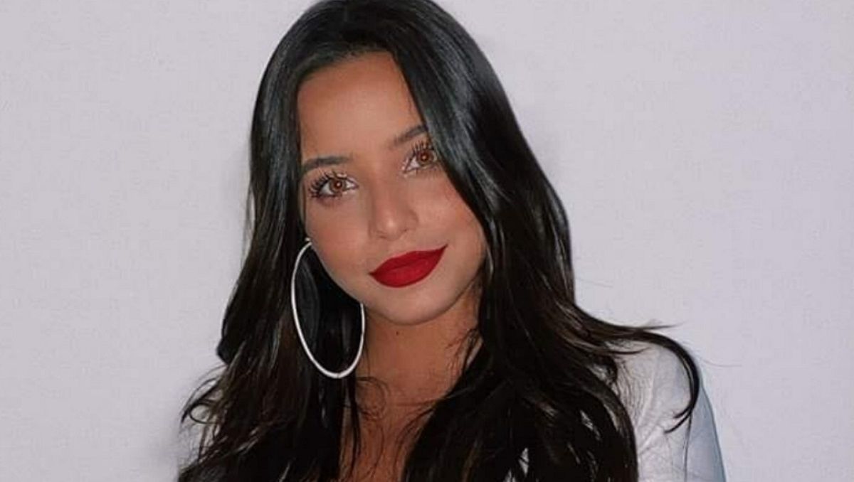 Fans enojadísimos con Emilia Mernes por los precios de sus brillos