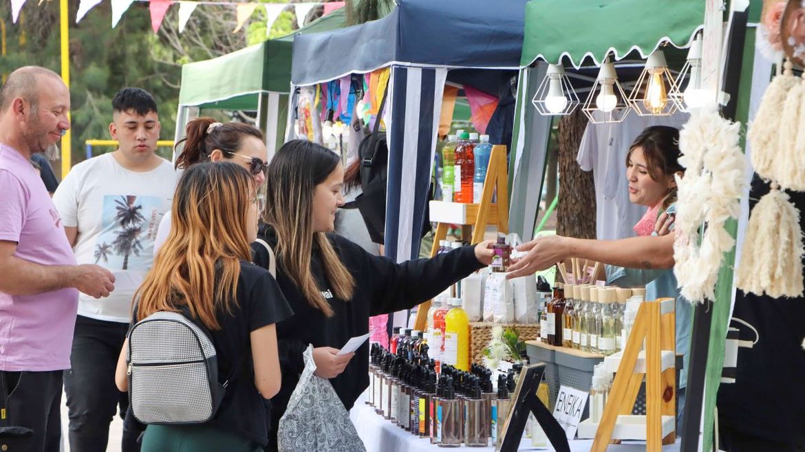Muchos feriantes dependen económicamente de las ferias para obtener el sustento, por eso se impulsó el registro municipal. Foto: Gentileza. | LMCipolletti.com Muchos feriantes dependen económicamente de las ferias para obtener el sustento, por eso se impulsó el registro municipal. Foto: Gentileza.