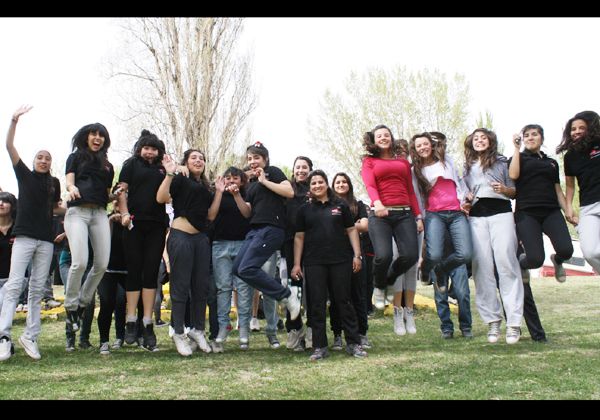 Los estudiantes le pusieron color a la primavera
