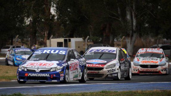 Manu Urcera se acerca a Honda en el Súper TC 2000