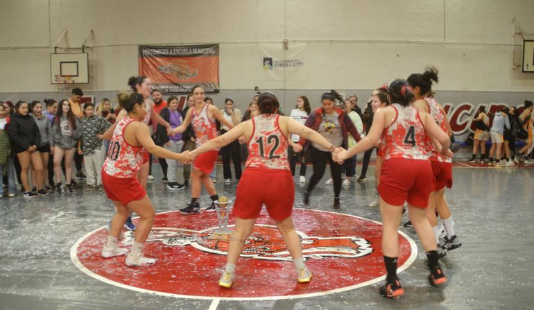 La Escuela Municipal Cipolletti va por su segunda victoria en el Federal femenino