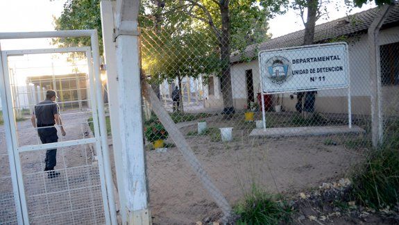 Preso le pedía fotos íntimas a una adolescente