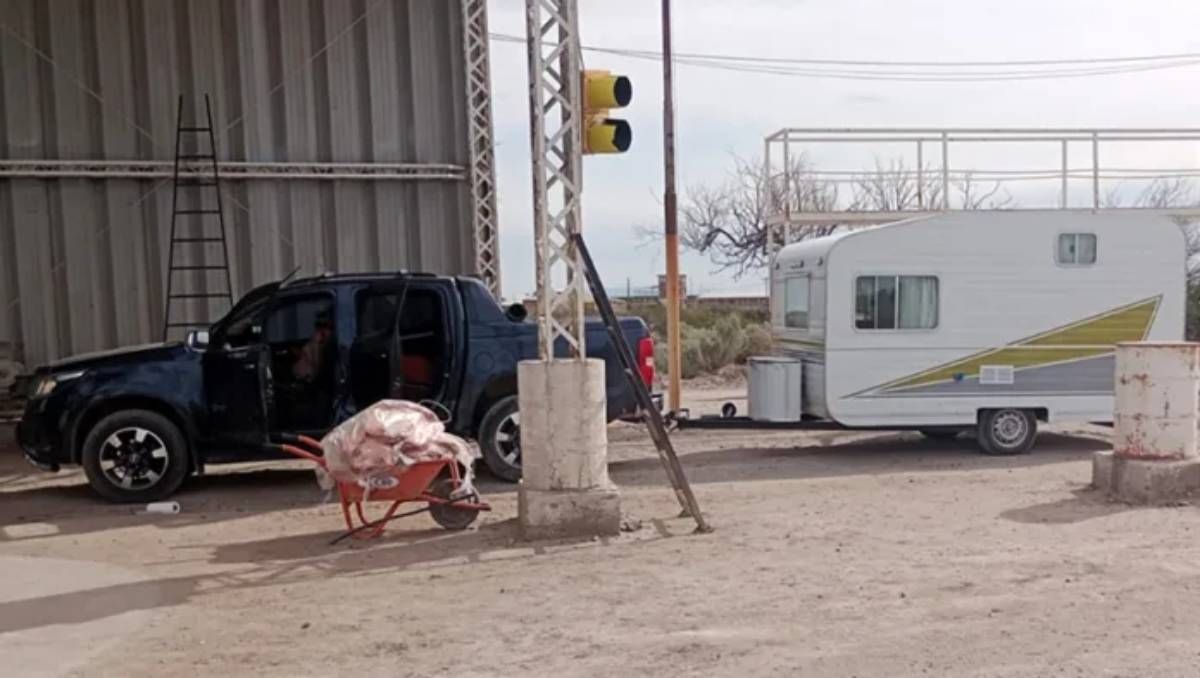Traían 500 kilos de carne en una camioneta y una casilla rodante