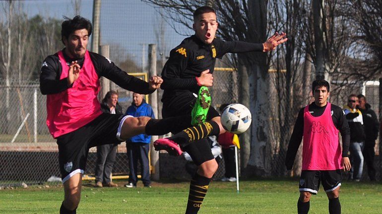 Medina se sumó esta semana al plantel y jugó para los suplentes.