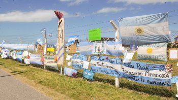 familiares aseguran que los 44 tripulantes estan muertos