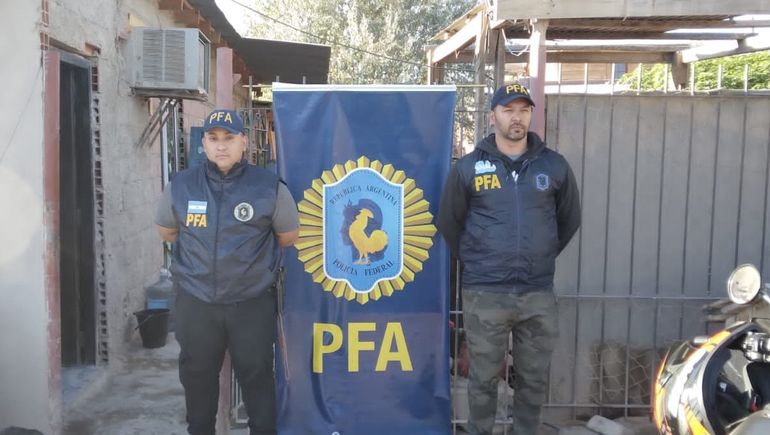 Efectivos de la Policía Federal allanaron una vivienda del barrio 2 de Febrero. Secuestraron cocaína