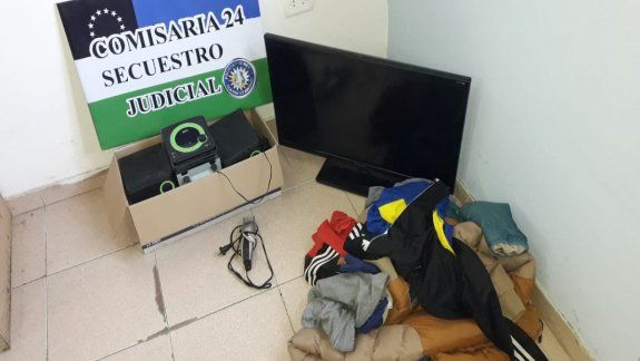No le perdonaron ni el equipo de música nuevo que tenía en una caja