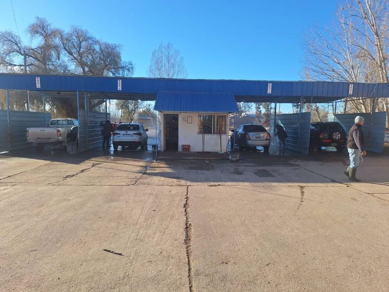 Tantos las máquinas de autolavado como los lavaderos convencionales lucen repletos. Tantos las máquinas de autolavado como los lavaderos convencionales lucen repletos.