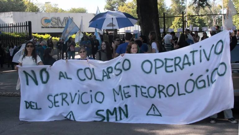 Los trabajadores del Servicio Meteorológico Nacional iniciaron un plan de lucha.