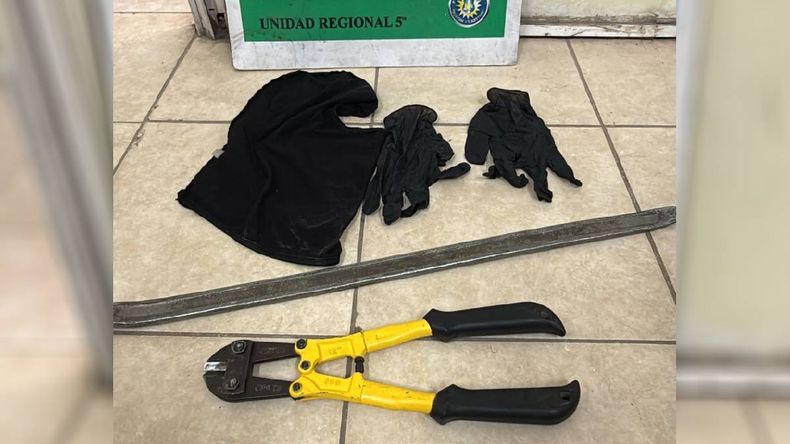 Lo atraparon con una barreta y una herramienta para cortar candados