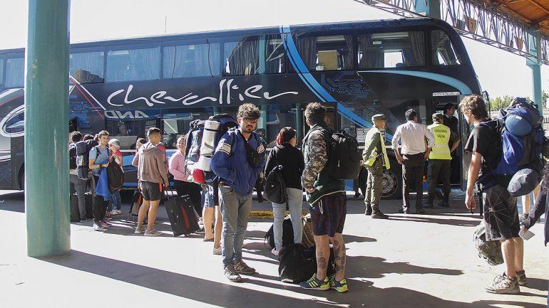 Fuertes controles de Gendarmería en la Terminal cipoleña
