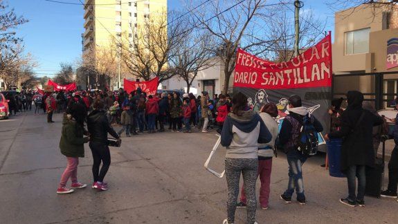 Marcharon a la Muni para exigir la entrega de leña en comedores 
