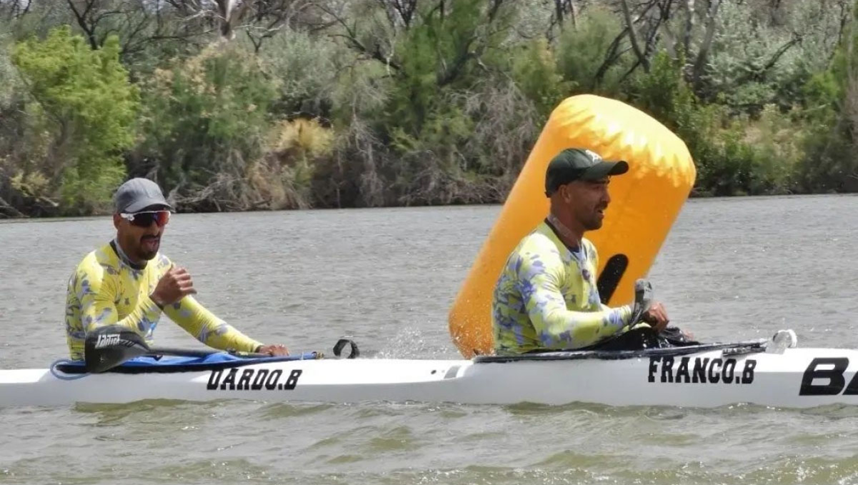 Los hermanos Balboa van por el triunfo en la Regata del río Negro