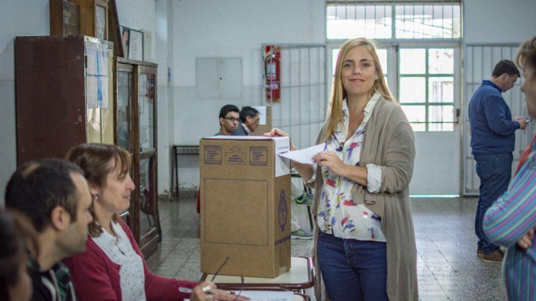 La candidata María Emilia Soria emitió su sufragio en General Roca
