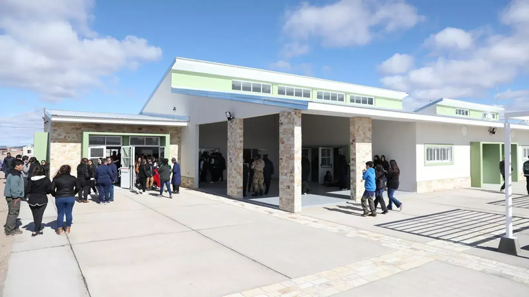 el ciclo lectivo puso en funcionamiento nuevas instituciones como la ESRN 161 de Cipolletti, ESRN 162 de Bariloche y el CET 36 en El Bolsón.